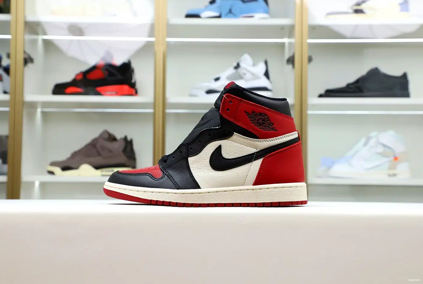 'BRED JORDAN RETRO AIR HIGH 1 OG TOE' 0404